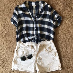 Distressed White High-Rise Shorts | Summer Fits 🏖